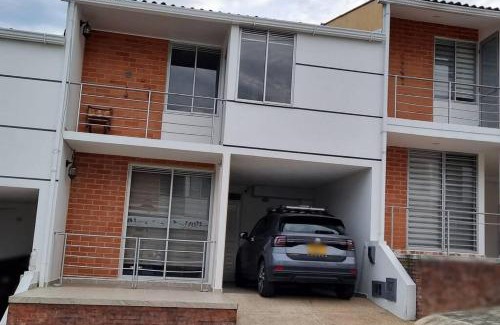 Anapoima House | Acogedora y amplia casa en Anapoima con piscina en condominio cerrado - hasta 8 personas