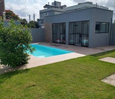 Campo d'Aviacao House | Aconchegante casa de Madeira com linda área lazer!