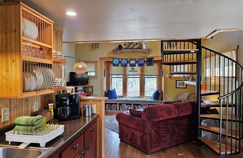 Bar Harbor Cottage | Acorn Cottage - in the village of Bar Harbor, walk or bike to ANP and the downtown village
