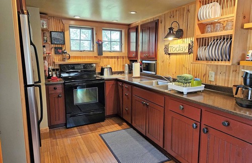 Bar Harbor Cottage | Acorn Cottage - in the village of Bar Harbor, walk or bike to ANP and the downtown village