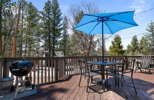 The Village House | Acorn Cottage - Super cute cozy cabin in a great within walking distance to The Village
