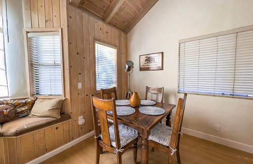 The Village House | Acorn Cottage - Super cute cozy cabin in a great within walking distance to The Village