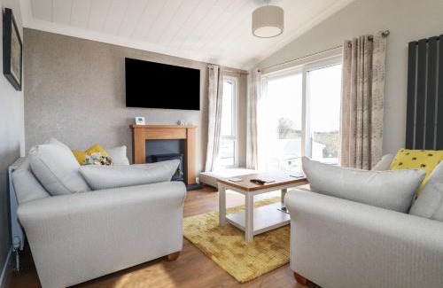 Redruth House | Acorn Lodge