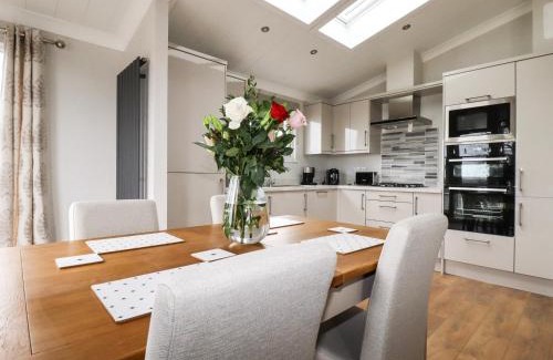 Redruth House | Acorn Lodge