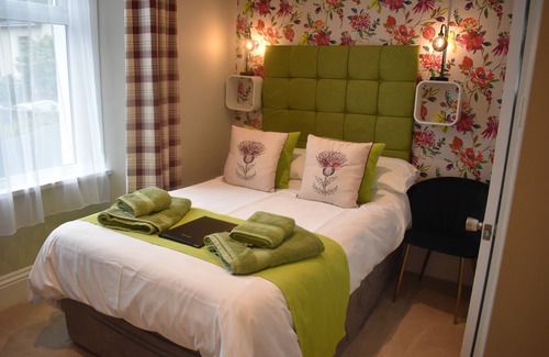 Torquay City Centre Bed & Breakfast | Acorn Lodge