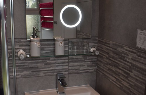 Torquay City Centre Bed & Breakfast | Acorn Lodge