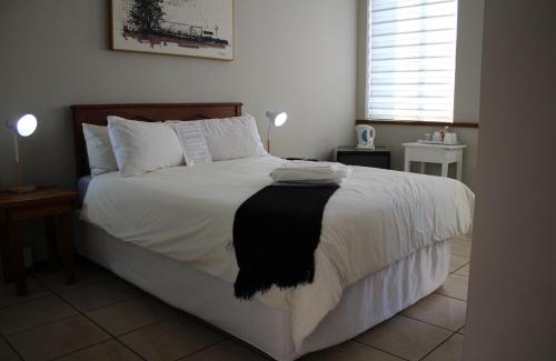 Potchefstroom Cabin | Acorn Lodge & SKYDECK