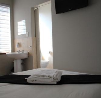 Potchefstroom Cabin | Acorn Lodge & SKYDECK