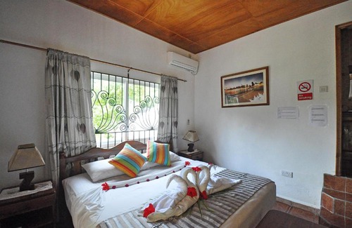 Praslin Island Bed & Breakfast | Acquario Guesthouse