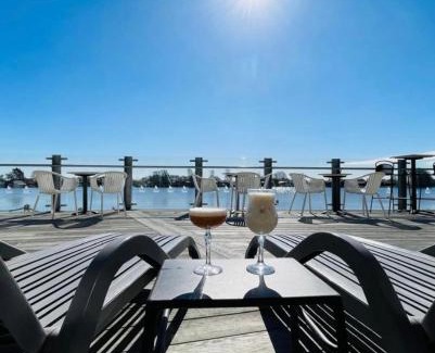 Tattershall House | Acres Corner Retreat Inc Hot tub at Tattershall Lakes Country Park