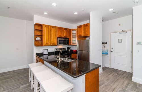 Seven Mile Beach Condo | Across from 7mile Beach - Near Palm Heights Hotel and Ritz Carlton