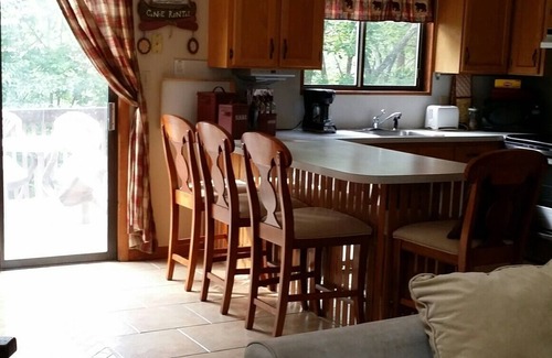 Bushkill Cabin | Across From Ski/Indoor Pool/Gym/Restaurant-short-Walk see video Saw Creek Estate