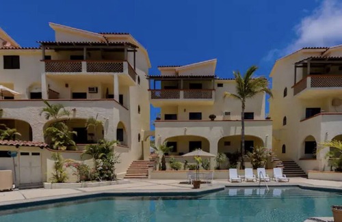 Zona Hotelera Condo | Across from the Beach in San Jose Del Cabo