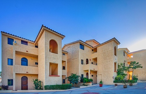 Zona Hotelera Condo | Across from the Beach in San Jose Del Cabo
