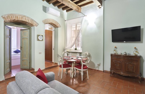 San Niccolo Apartment | Across The River