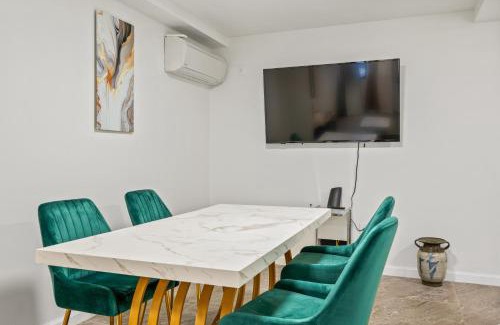 Uptown Hotel | Active Central Park East 3bedrooms 2 bathrooms 1700 SF