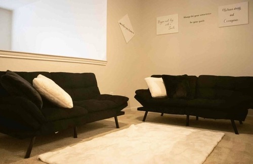 Deep Ellum House | Active Townhome in the heart of Downtown Dallas's favorite spots: Farmers Market