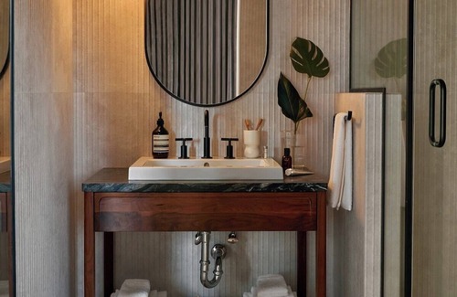 Fishtown Hotel | ADA Accessible Classic King Suite