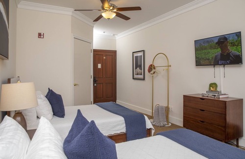 Telegraph Hill Hotel | ADA Superior Triple Room with Ensuite Bathroom
