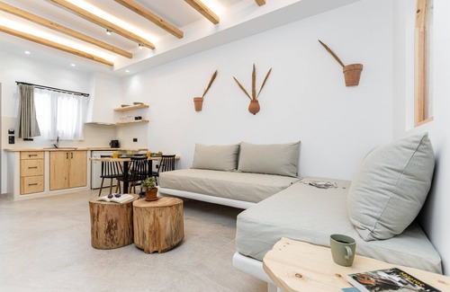 Naxos Town House | Adama's Suites