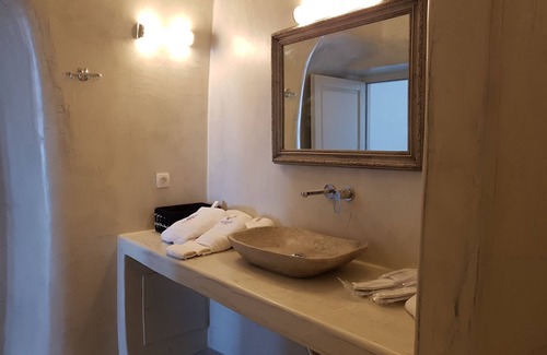 Fira Hotel | Adamant Suites