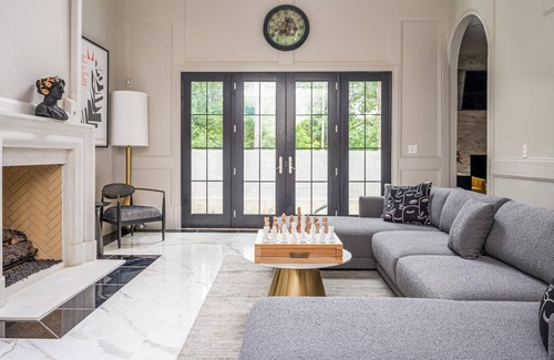 Southwestern House | Adams Mansion 10,000 Sqft 6BD/7BA - 15min to Airport