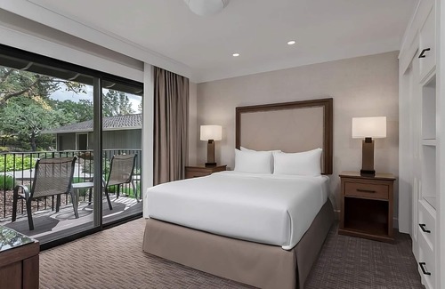 Napa Hotel | Add This To Your Vacation Stop! Pool & Golf Course, Near Garfield Park!
