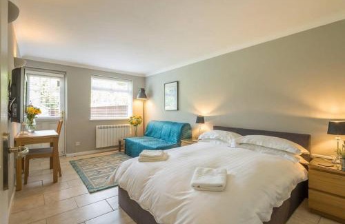 Cambridge Apartment | Addenbrookes Flat 2 mins walk free Private Parking