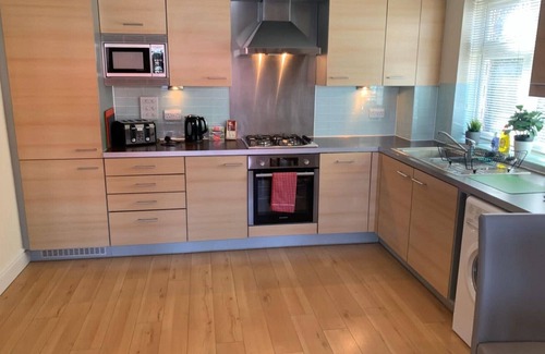 Runnymede Apartment | Addlestone - Stylish/Modern - Two Bedroom (Two Bathroom) Apartment
