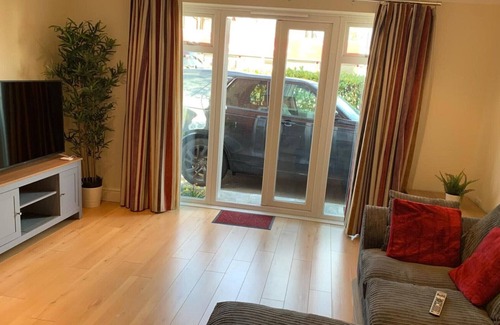 Runnymede Apartment | Addlestone - Stylish/Modern - Two Bedroom (Two Bathroom) Apartment