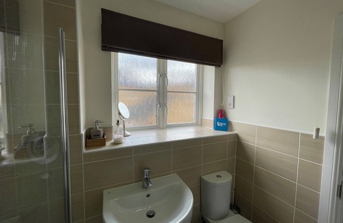Runnymede Apartment | Addlestone - Stylish/Modern - Two Bedroom (Two Bathroom) Apartment