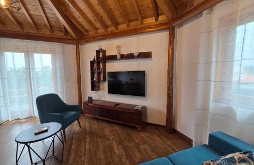Praia da Vitoria House | Adega Mendes