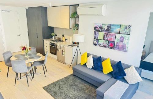 Parkville Apartment | ADEK Apartments North Melb - 2BR Apt near Melb Zoo with free Parking, Pool & Gym