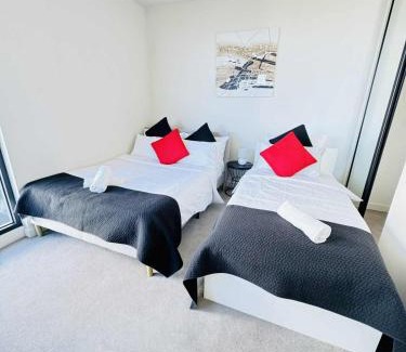 Parkville Apartment | ADEK Apartments North Melb - 2BR Apt near Melb Zoo with free Parking, Pool & Gym