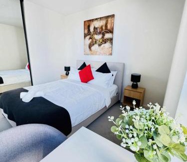 Parkville Apartment | ADEK Apartments North Melb - 2BR Apt near Melb Zoo with free Parking, Pool & Gym