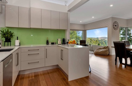 Crafers House | Adelaide Hills 4 Bedroom House With Views