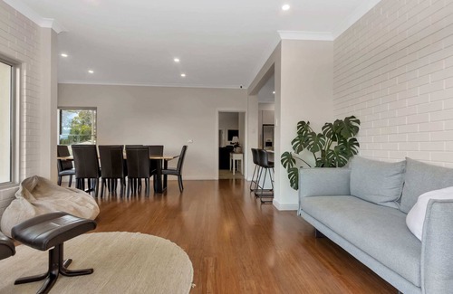 Crafers House | Adelaide Hills 4 Bedroom House With Views