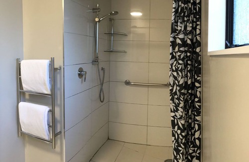 Newtown Hotel | Adelaide Motel