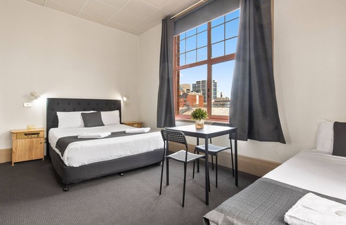 Adelaide Central Business District Hotel | Adelaide Paringa