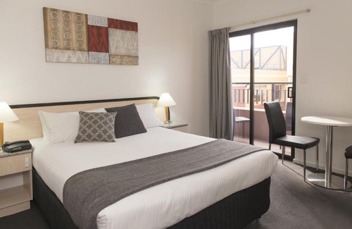 Adelaide Central Business District Hotel | Adelaide Riviera Hotel