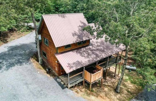 Townsend Cabin | Adelaide's Den
