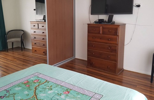 Reynella House | Adelaide South Family home for families and dogs welcome