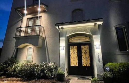 Houston House | ADELINA mini mansion in the Galleria