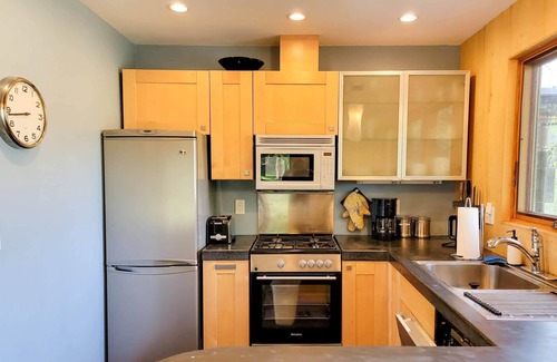 Mazama Cabin | Adeline - cute Mazama meadow cabin with sauna