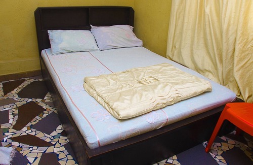 Alimosho Hotel | Adesuwa Royal Guest House Abule