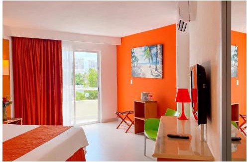 Downtown Cancun Hotel | Adhara Express