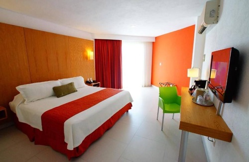 Downtown Cancun Hotel | Adhara Express