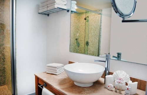 Downtown Cancun Hotel | Adhara Express