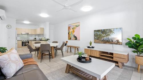 Parramatta Park Apartment | Adina Oasis Top-Floor Apartment