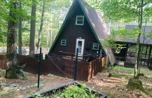 Jay House | Adirondack A-frame Cabin across from Lake